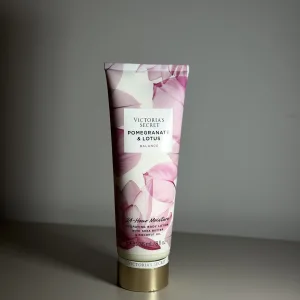 Парфумований лосьйон Pomegranate & Lotus