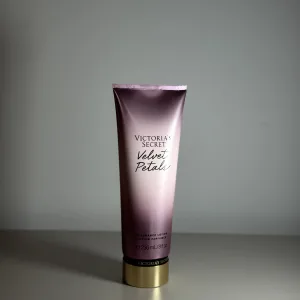Лосьон для тіла Victoria's Secret Velvet Petals